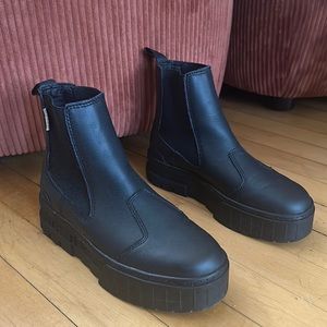 Puma Black Boots - Size 7.5